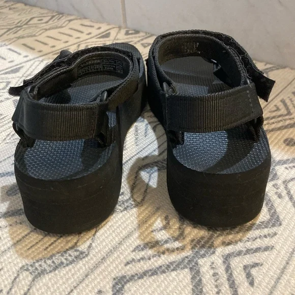 Teva Black Flatform Platform Sandals size 7 Women’s - Picture 3 of 5